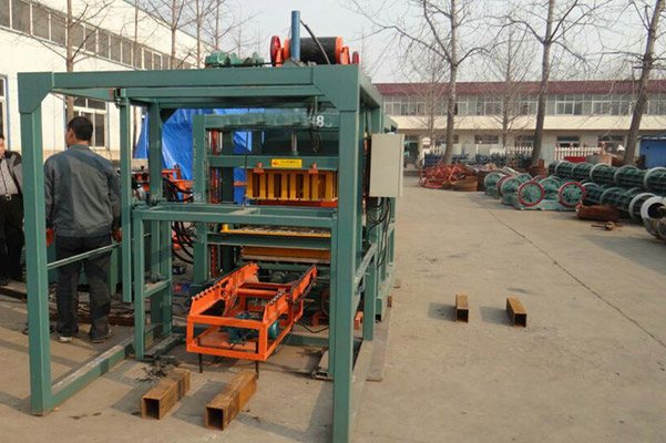 QT4-20 Semi Automatic Block Making Machine